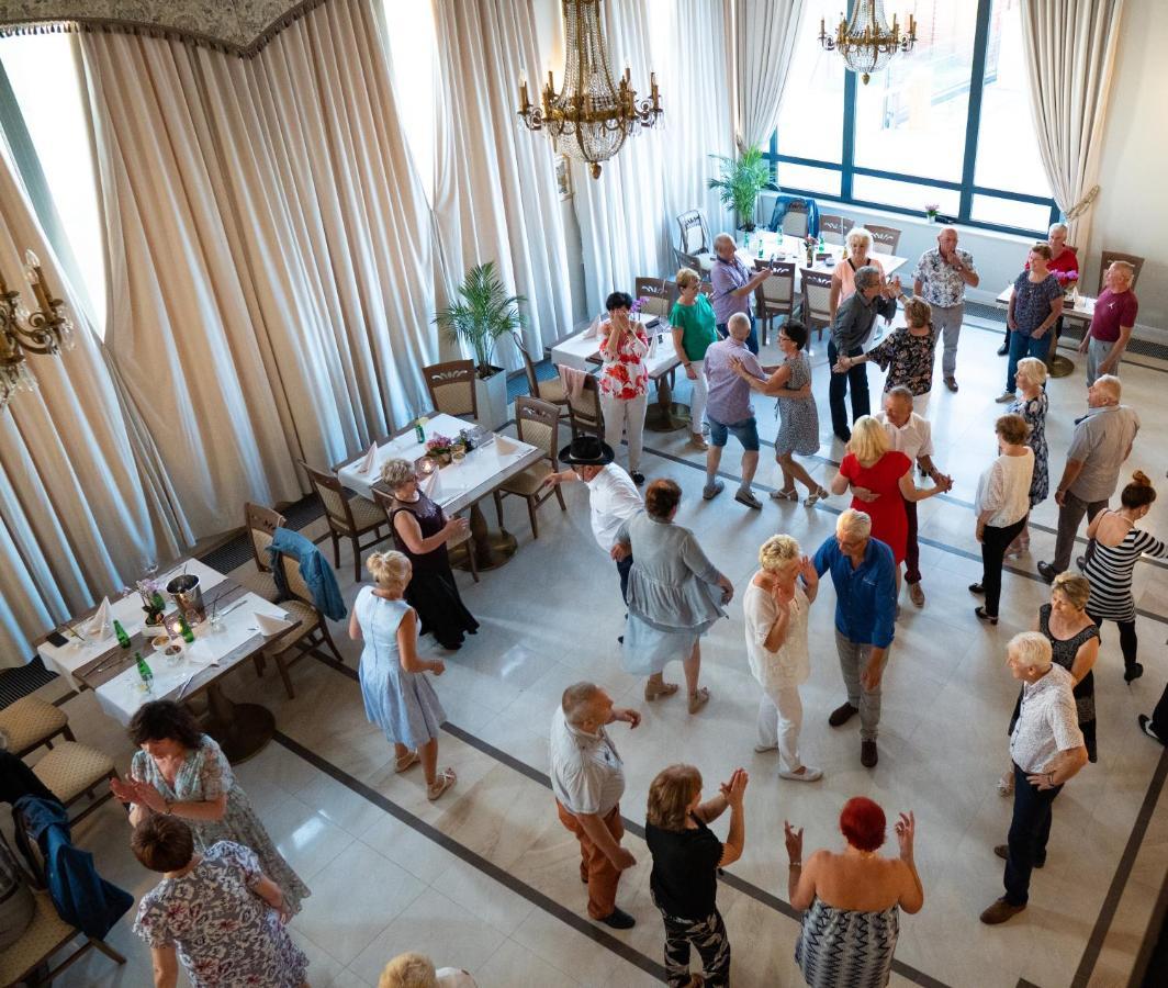 Boutique Odyseja & Spa Ciechocinek Buitenkant foto The 2012 opening of the renovated hotel