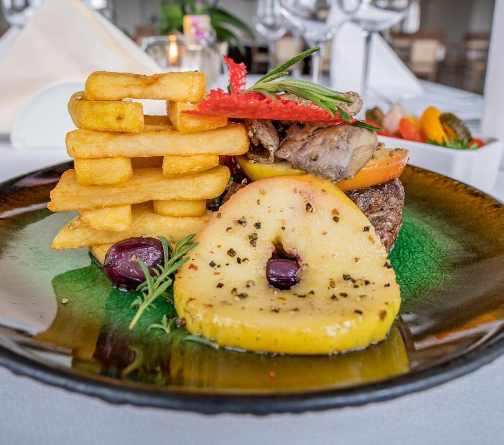 Boutique Odyseja & Spa Ciechocinek Buitenkant foto A plate of food