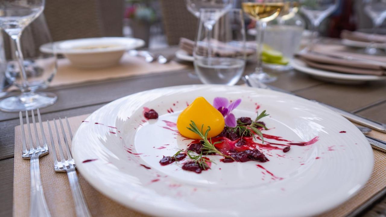 Boutique Odyseja & Spa Ciechocinek Buitenkant foto A plate of food