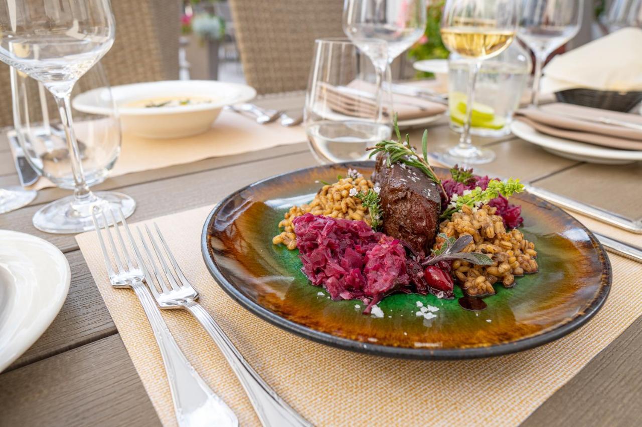 Boutique Odyseja & Spa Ciechocinek Buitenkant foto A plate of food