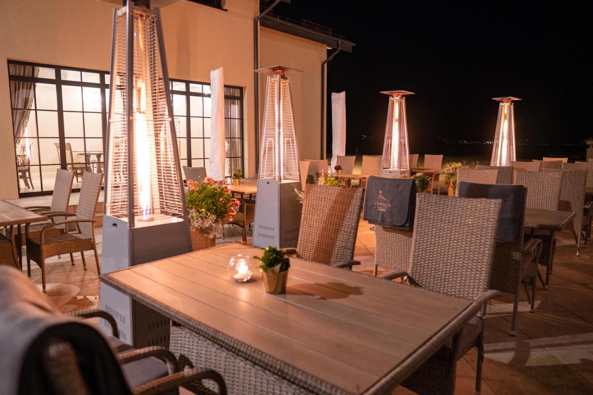 Boutique Odyseja & Spa Ciechocinek Buitenkant foto Gas patio heater