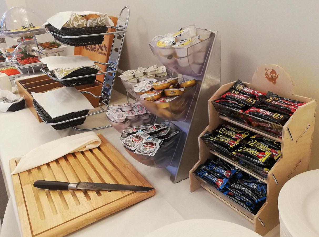 Boutique Odyseja & Spa Ciechocinek Buitenkant foto A selection of cheese and crackers